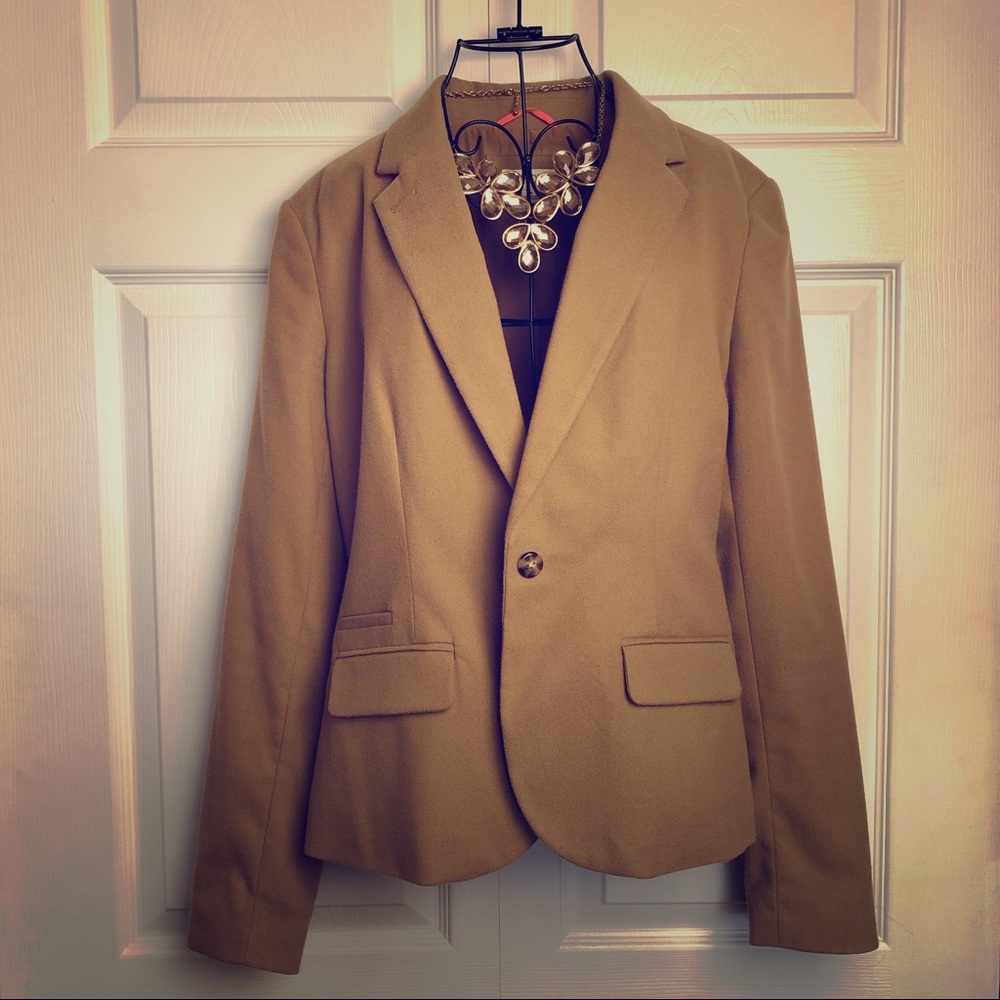 Beige/Tan sport coat